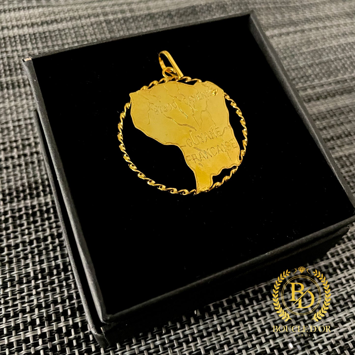Pendentif carte de Guyane